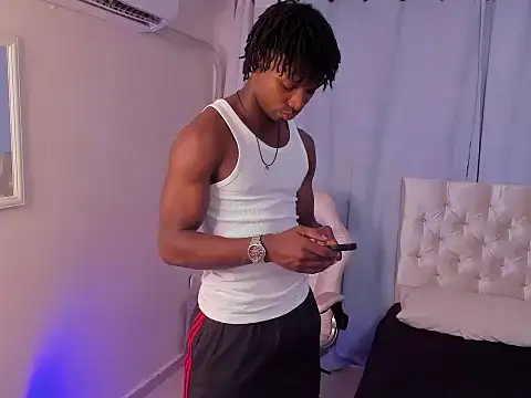 Snapshot of tau_montes chatting on 11/06/25, 12:22 tau montes online show from 11/06/25, 12:22