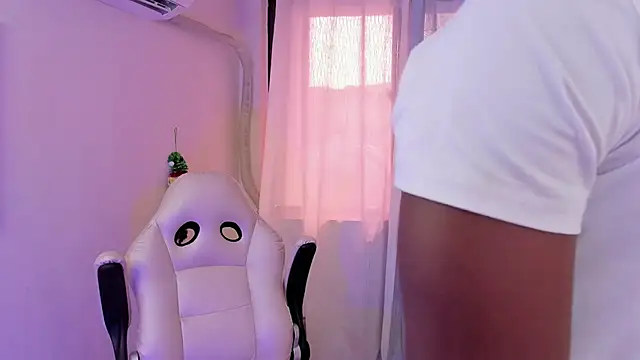 Snapshot of tau_montes chatting on 11/20/25, 02:28 tau montes online show from 11/20/25, 02:28