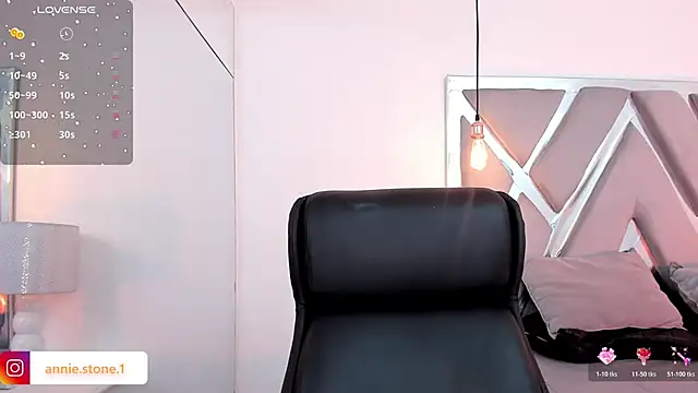 AnniEsstone online show from 11/28/25, 12:52