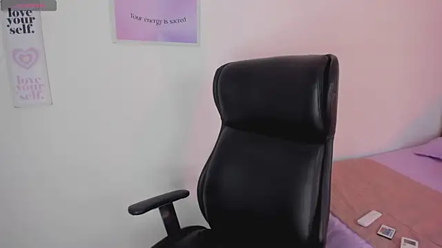 AnniEsstone online show from 04/15/26, 09:26