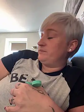 Snapshot of Rozendefotz chatting on 03/06/26, 01:29 Rozendefotz online show from 03/06/26, 01:29