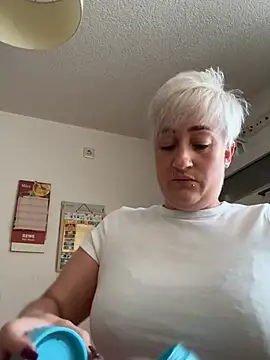 Snapshot of Rozendefotz chatting on 03/11/26, 06:52 Rozendefotz online show from 03/11/26, 06:52