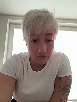 Snapshot of Rozendefotz chatting on 03/18/26, 06:49 Rozendefotz online show from 03/18/26, 06:49