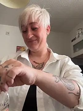 Snapshot of Rozendefotz chatting on 03/24/26, 07:35 Rozendefotz online show from 03/24/26, 07:35