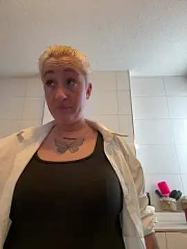 Snapshot of Rozendefotz chatting on 04/06/26, 07:31 Rozendefotz online show from 04/06/26, 07:31