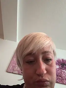 Snapshot of Rozendefotz chatting on 04/11/26, 05:39 Rozendefotz online show from 04/11/26, 05:39