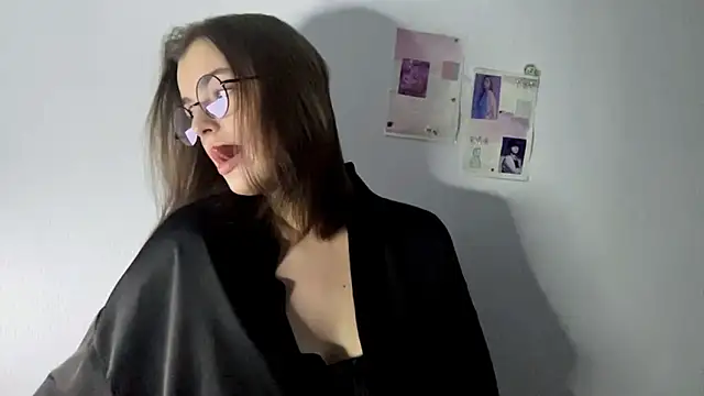 Snapshot of HoneyMist chatting on 09/16/25, 03:13 HoneyMist online show from 09/16/25, 03:13