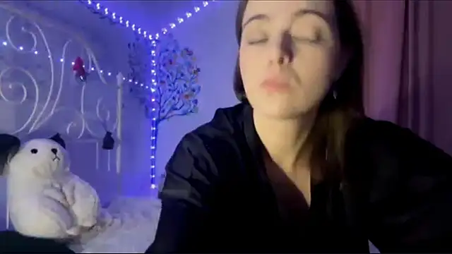 Snapshot of HoneyMist chatting on 09/26/25, 06:12 HoneyMist online show from 09/26/25, 06:12