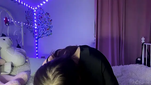 Snapshot of HoneyMist chatting on 10/08/25, 06:05 HoneyMist online show from 10/08/25, 06:05