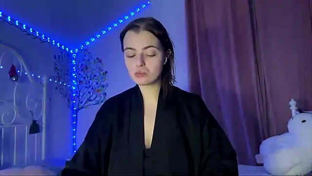 Snapshot of HoneyMist chatting on 10/12/25, 06:07 HoneyMist online show from 10/12/25, 06:07