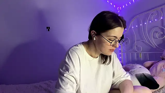 Snapshot of HoneyMist chatting on 11/07/25, 03:12 HoneyMist online show from 11/07/25, 03:12