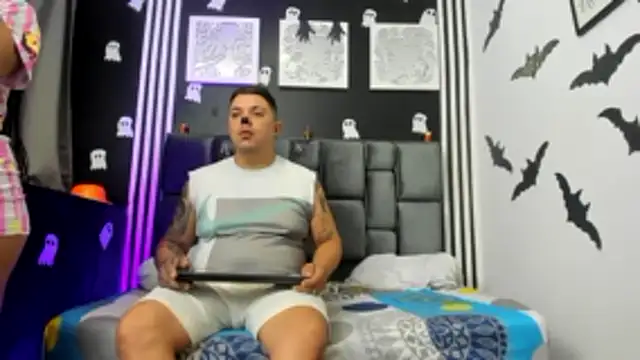 Snapshot of Hornycouple_Hot chatting on 10/15/25, 12:38 Hornycouple Hot online show from 10/15/25, 12:38