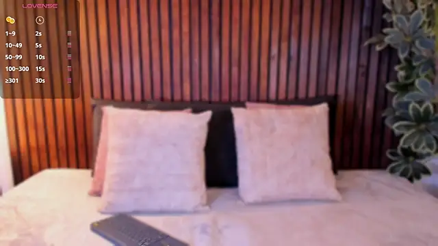 Snapshot of SharonLyn_ chatting on 04/13/26, 08:03 SharonLyn online show from 04/13/26, 08:03