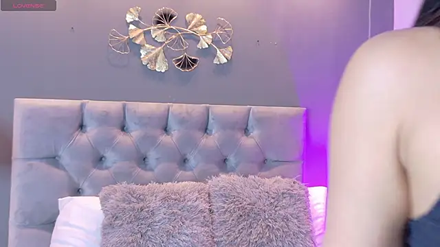 Snapshot of kendalFox_ chatting on 02/10/26, 02:48 kendalFox online show from 02/10/26, 02:48