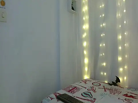 NoraParkeer online show from 10/28/25, 07:16