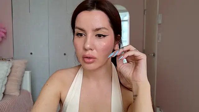 Snapshot of SirenSwitch chatting on 03/15/26, 09:43 SirenSwitch online show from 03/15/26, 09:43