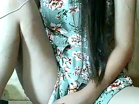 Snapshot of pinay-momm1682 chatting on 12/13/25, 09:09 pinay-momm1682 online show from 12/13/25, 09:09