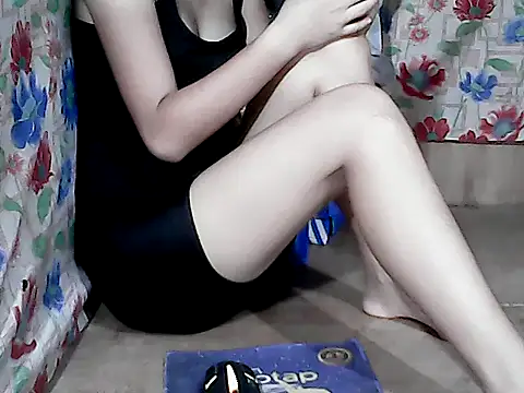 Snapshot of pinay-momm1682 chatting on 04/14/26, 10:54 pinay-momm1682 online show from 04/14/26, 10:54