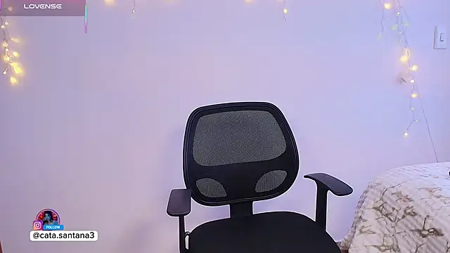 Snapshot of Cataliina_Santhana chatting on 12/18/25, 06:47 Cataliina Santhana online show from 12/18/25, 06:47