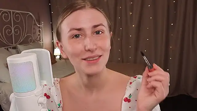 Snapshot of VesperaCeleste chatting on 11/08/25, 05:40 VesperaCeleste online show from 11/08/25, 05:40