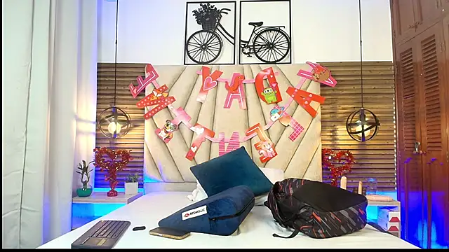 Snapshot of elizawiliamst chatting on 09/15/25, 12:05 elizawiliamst online show from 09/15/25, 12:05