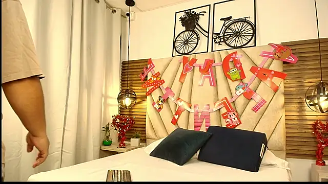 Snapshot of elizawiliamst chatting on 09/17/25, 11:34 elizawiliamst online show from 09/17/25, 11:34