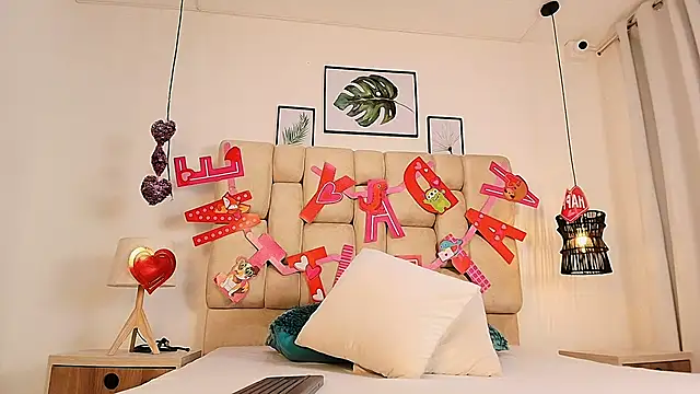 Snapshot of elizawiliamst chatting on 09/19/25, 12:06 elizawiliamst online show from 09/19/25, 12:06