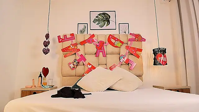 Snapshot of elizawiliamst chatting on 09/20/25, 12:28 elizawiliamst online show from 09/20/25, 12:28