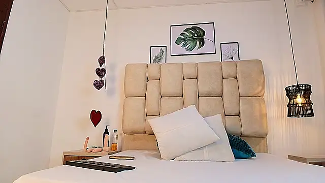 Snapshot of elizawiliamst chatting on 09/22/25, 11:45 elizawiliamst online show from 09/22/25, 11:45