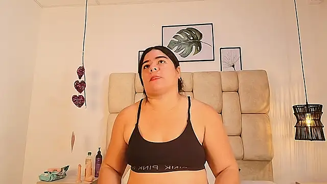 Snapshot of elizawiliamst chatting on 09/23/25, 12:19 elizawiliamst online show from 09/23/25, 12:19