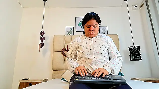 Snapshot of elizawiliamst chatting on 09/27/25, 11:48 elizawiliamst online show from 09/27/25, 11:48