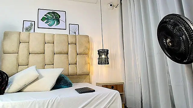 Snapshot of elizawiliamst chatting on 10/02/25, 11:50 elizawiliamst online show from 10/02/25, 11:50