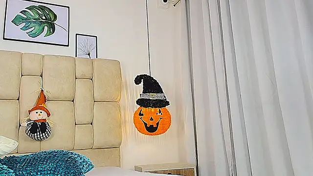 Snapshot of elizawiliamst chatting on 10/18/25, 01:34 elizawiliamst online show from 10/18/25, 01:34