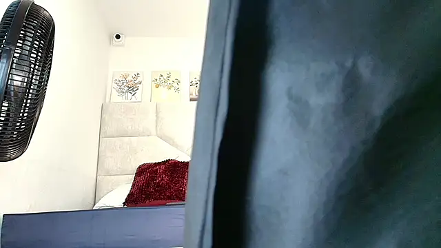 Snapshot of elizawiliamst chatting on 11/12/25, 11:32 elizawiliamst online show from 11/12/25, 11:32