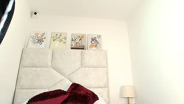 Snapshot of elizawiliamst chatting on 11/17/25, 11:27 elizawiliamst online show from 11/17/25, 11:27