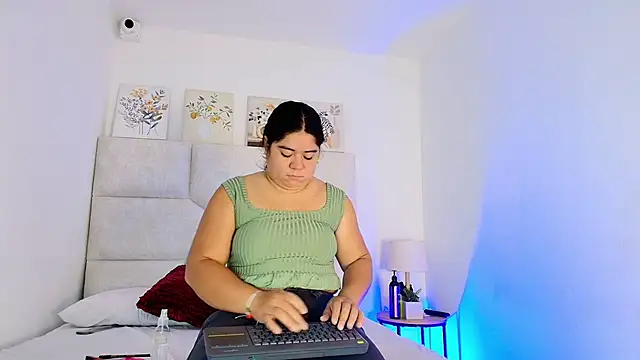 elizawiliamst online show from 05/22/26, 11:49