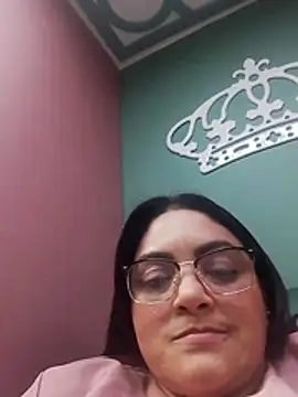 Snapshot of tiffany_Johnson1 chatting on 11/05/25, 10:32 tiffany Johnson1 online show from 11/05/25, 10:32