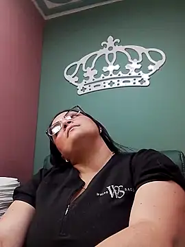 Snapshot of tiffany_Johnson1 chatting on 11/15/25, 06:48 tiffany Johnson1 online show from 11/15/25, 06:48