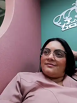 Snapshot of tiffany_Johnson1 chatting on 11/19/25, 03:56 tiffany Johnson1 online show from 11/19/25, 03:56