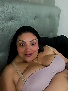 Snapshot of tiffany_Johnson1 chatting on 12/04/25, 01:26 tiffany Johnson1 online show from 12/04/25, 01:26