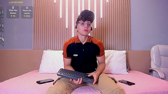 Snapshot of Jhoumod_21 chatting on 10/16/25, 10:16 Jhoumod 21 online show from 10/16/25, 10:16