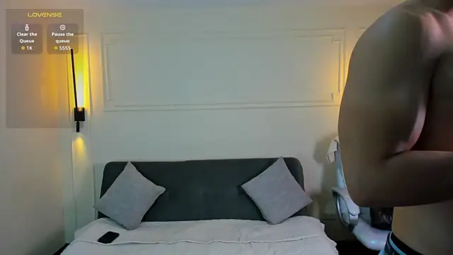 Snapshot of Jhoumod_21 chatting on 10/20/25, 12:27 Jhoumod 21 online show from 10/20/25, 12:27