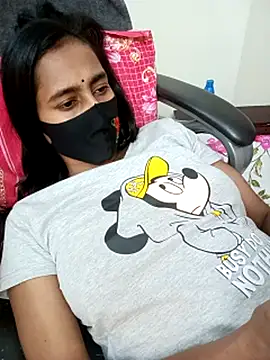 Snapshot of Softecho-03 chatting on 11/17/25, 12:05 Softecho-03 online show from 11/17/25, 12:05