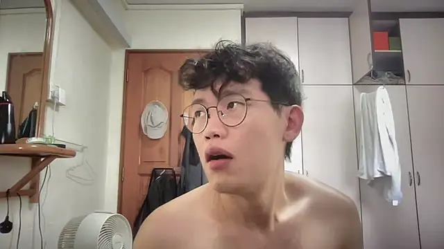 Passionatetwink2 online show from 09/21/25, 04:58