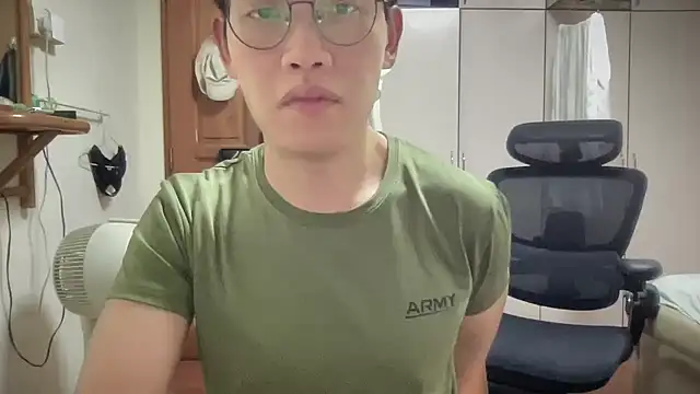 Passionatetwink2 online show from 10/10/25, 05:12