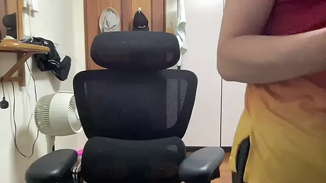 Passionatetwink2 online show from 10/17/25, 09:56