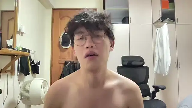 Passionatetwink2 online show from 11/05/25, 09:42