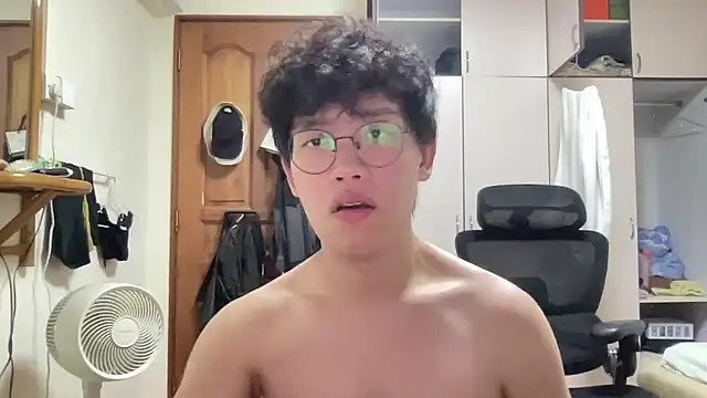 Passionatetwink2 online show from 11/06/25, 04:19