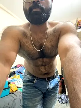 Snapshot of DJLOVE280825 chatting on 10/27/25, 10:47 DJLOVE280825 online show from 10/27/25, 10:47