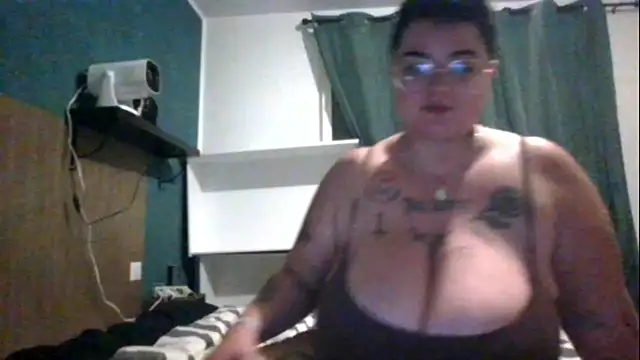 Snapshot of PirateXL chatting on 04/16/26, 11:40 PirateXL online show from 04/16/26, 11:40